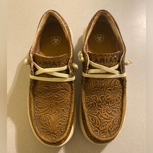 ARIAT WOMEN'S FLORAL EMBOSSED CASUAL HILO SHOES SIZE 7